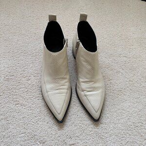 Everlane the Boss Bootie in Cream Size 9